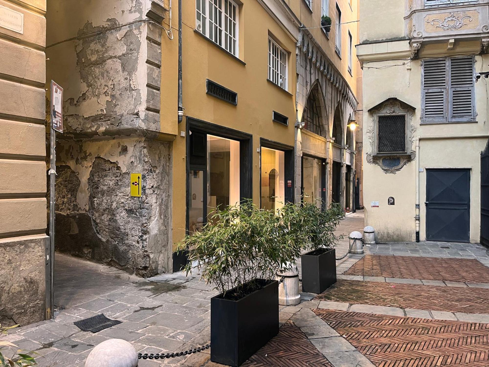 Giano Host - Pellicceria Génova